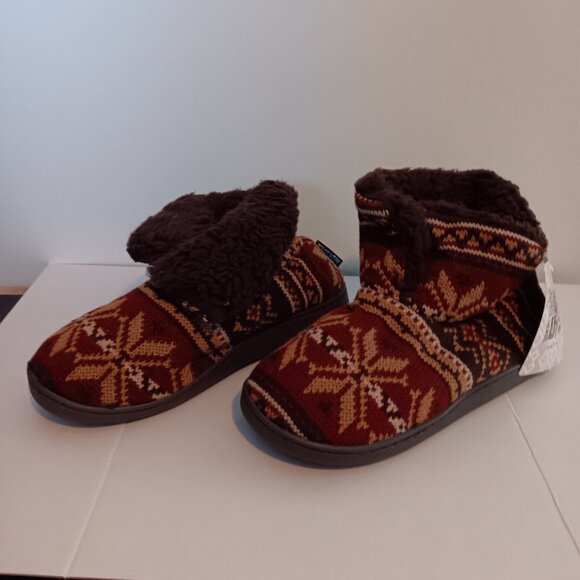 MUK LUKS  WOMEN'S SLIPPER BOOTIES NWT size medium - Picture 1 of 4